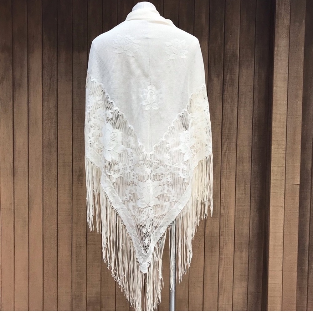 Vintage Womens Floral Lace Scarf Fringe Cream